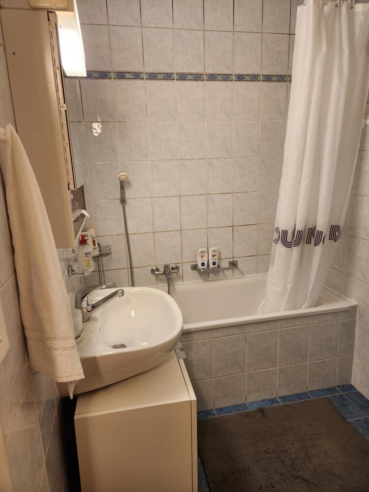 Room In Shared Apartment Женева Экстерьер фото