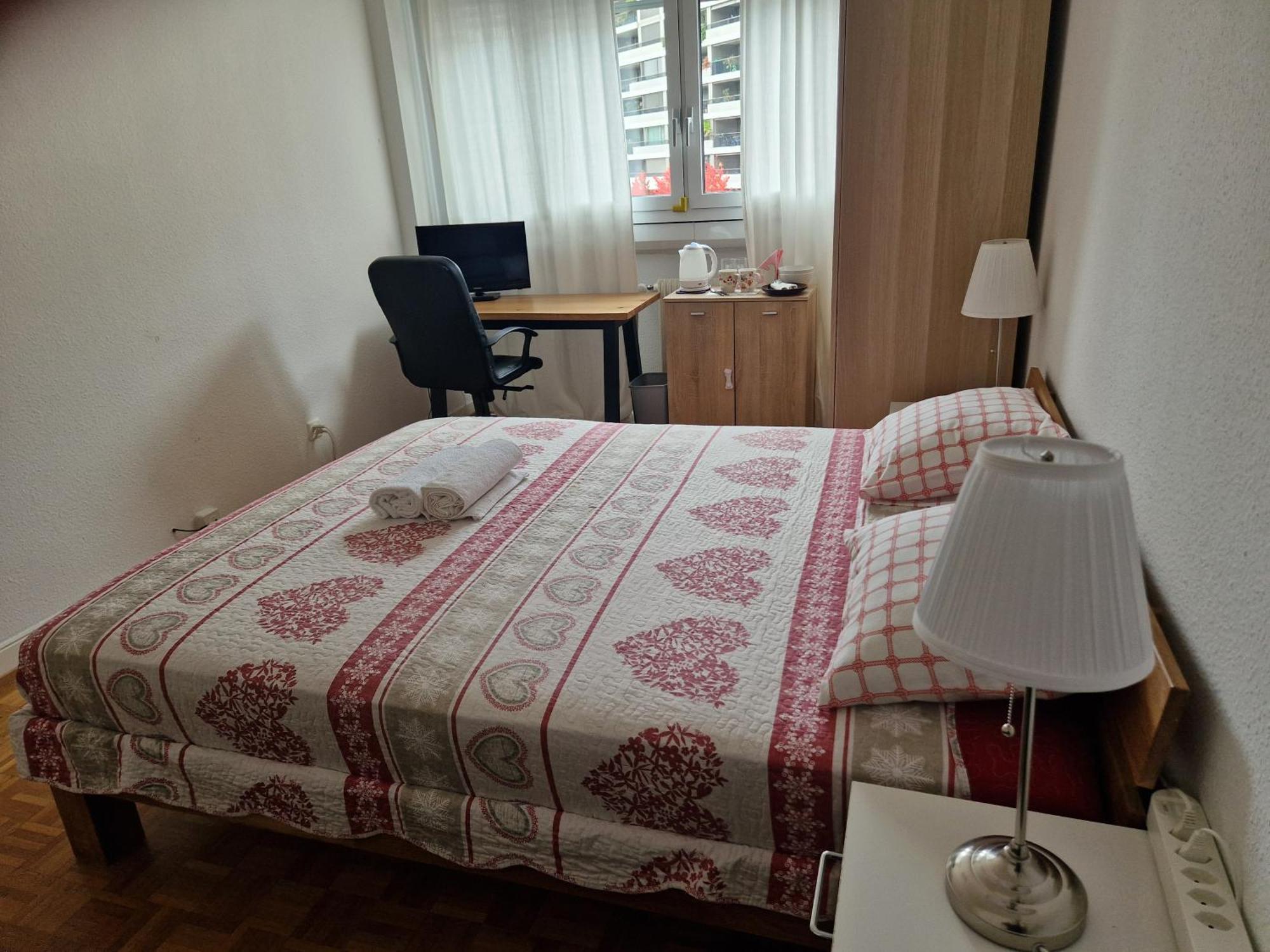 Room In Shared Apartment Женева Экстерьер фото