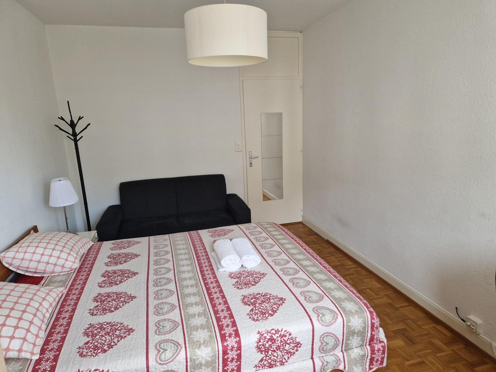 Room In Shared Apartment Женева Экстерьер фото